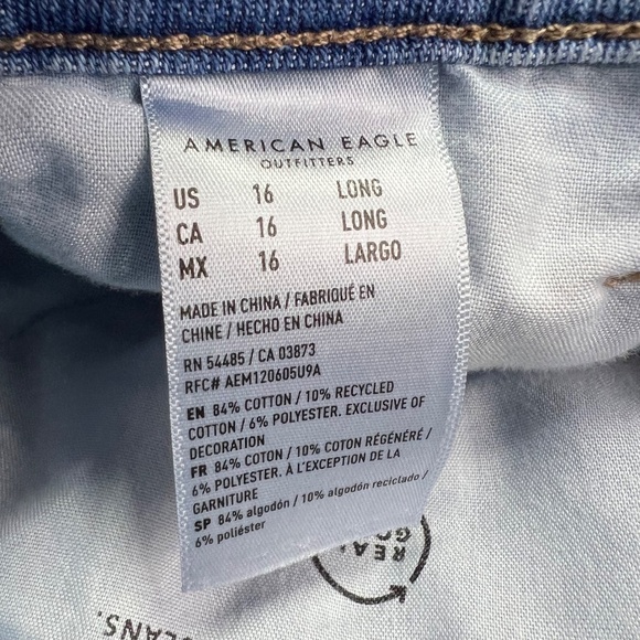 👖|•AMERICAN EAGLE•| Mom Jean High Rise Distressed Size 16 Long👖 - Picture 5 of 5